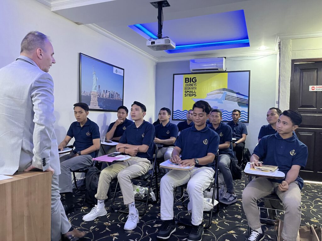 Belajar Table Manner: Etiket Penting di Industri Perhotelan
